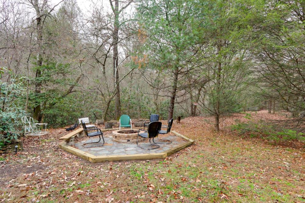 Creek Bend Escape with Hot Tub and River Views!